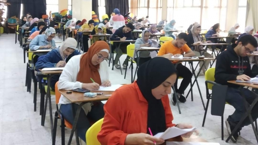 جدول امتحانات الصف الثاني الإعدادي محافظة الغربية 2022- صورة أرشيفية