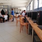 الطلاب أثناء تسجيل رغباتهم بعامل مدينة  جامعة عين شمس