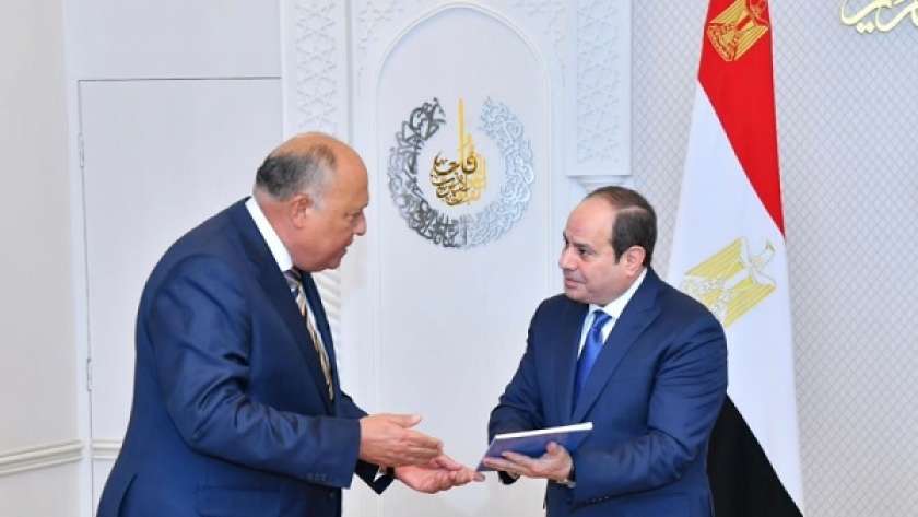 الرئيس عبد الفتاح السيسي خلال استقبالة سامح شكري، وزير الخارجية