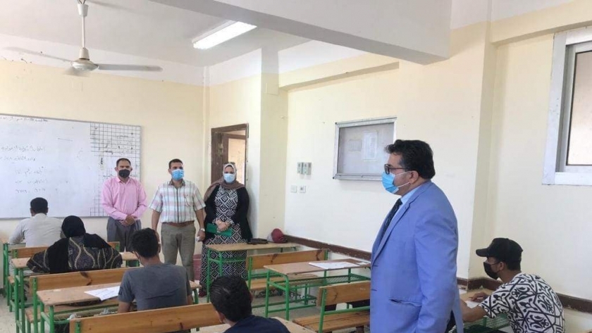 وكيل وزارة التربية والتعليم بمحافظة جنوب سيناء يتفقد اعمال الامتحانات
