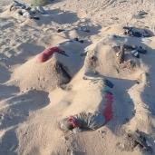 احد الجثامين التى تم العثور عليها فى صحراء ليبيا