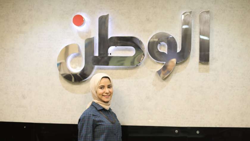 سمر صالح صحفية الوطن الفائزة بجائزة الصحافة العربية فئة الشباب