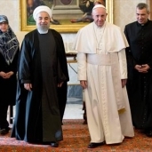البابا فرانسيس مع الرئيس الإيراني روحاني