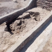 بالصور| محافظ أسوان يحيل واقعة تضرر مقابر المعمارية من مياه الشرب للنيابة