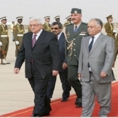 لحظة وصول عباس للأردن لحضور القمة العربية