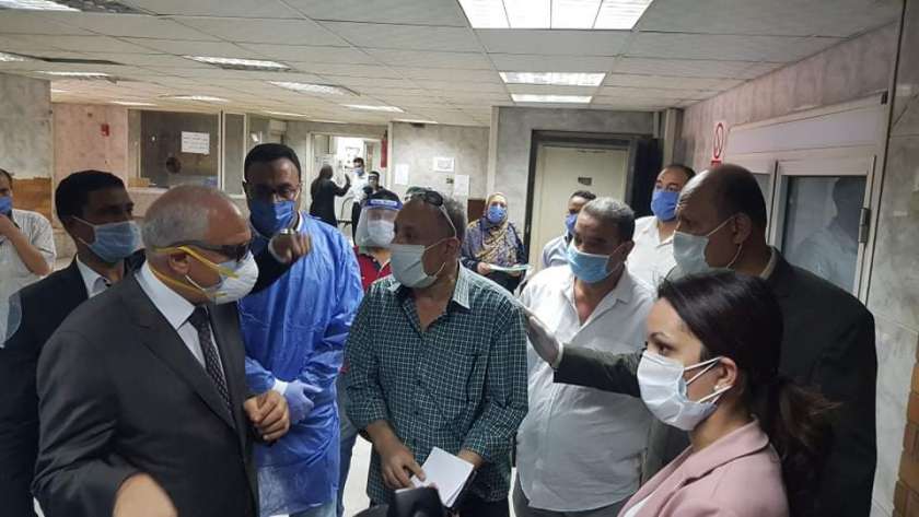 محافظ الجيزة يتفقد مستشفي ام المصريين للتأكد من توافر المستلزمات الطبية والأدوية
