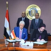 جانب من توقيع البروتوكول بين "مصر إيران" و"تنمية المشروعات الصغيرة"