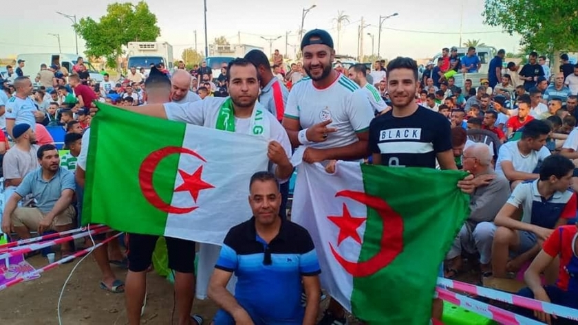 جماهير الجزائر صباح ليلة الفوز بالكأس