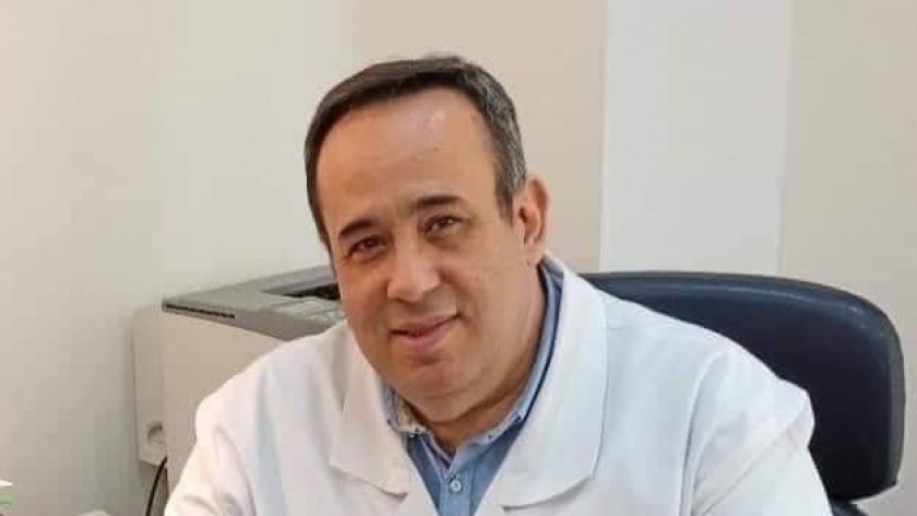 الدكتور الراحل أحمد اللواح أول طبيب شهيد بفيروس كورونا