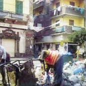 القمامة تسد شوارع الفقراء بالإسكندرية