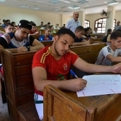 طلاب أثناء الاختبارات بجامعة حلوان