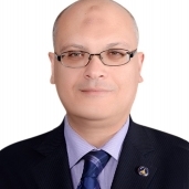 الدكتور خالد قدري عميد كلية التجارة بجامعة عين شمس