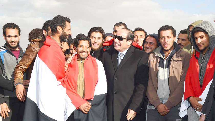 الرئيس السيسي كان في استقبال عدد من العائدين من ليبيا