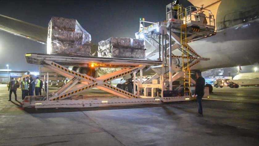 وصول شحنات من لقاح «فايزر» إلى مطار القاهرة الدولى مليون جرعة من لقاح «