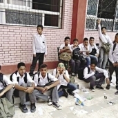 طلاب مدرسة «عقبة بن نافع» يرفضون النقل الجماعى