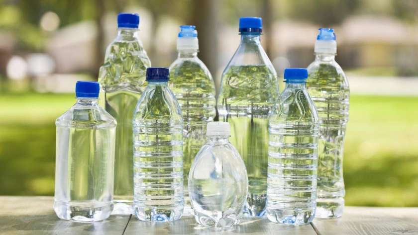 زجاجات المياه البلاستيك