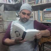 إبراهيم عبدالعزيز أحد شباب البائعين