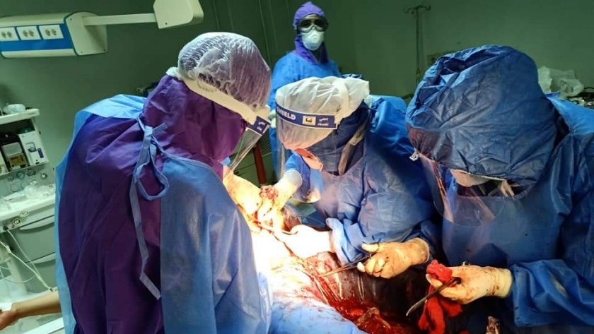 مريضة بكورونا تضع 3 توائم في مستشفى ناصر ببني سويف