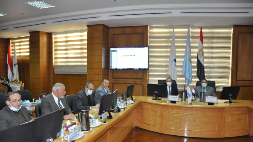 رئيس جامعة كفر الشيخ يترأس اجتماع مجلس الجامعة بحضور المحافظ