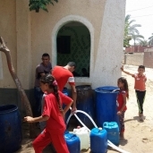 شركة مياه القناة تنقذ أهالي أبوصوير البلد من العطش.