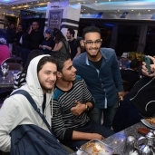 بالصور| أول ظهور لأحمد مالك صاحب واقعة "الواقي الذكري" في أحد المطاعم