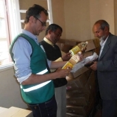 توزيع 1110 شنطة مواد غذائية علي الأسر الأكثر احتياجا بسوهاج