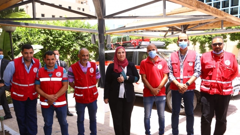 «القباج» تشهد إطلاق قافلة مساعدات طبية وغذائية للأشقاء الفلسطينيين