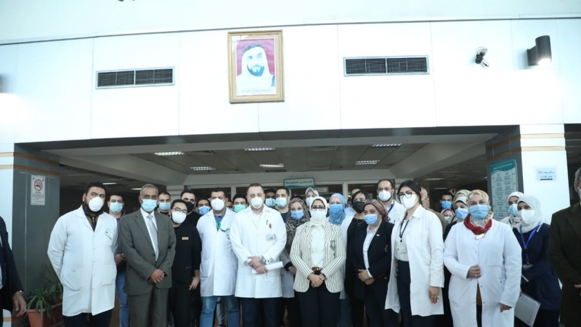 وزيرة الصحة تطمئن على الحد الاستراتيجي للأكسجين في مستشفى الشيخ زايد