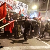 بالصور| الشعب اليوناني يثور ضد زيارة ميركل.. ويرفع شعار "غير مرغوبة"