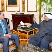 جانب من لقاء رئيس الوزراء والسفير الكويتي