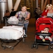 عدد من السياح الروس عقب وصولهم مطار القاهرة
