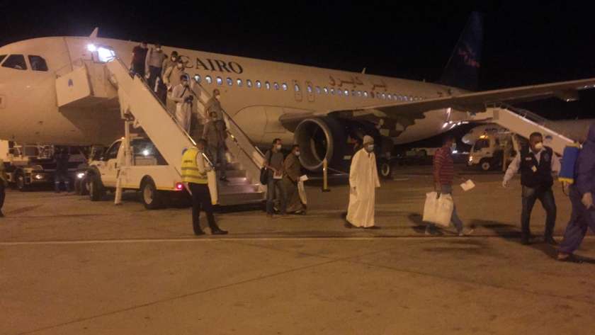 مطار مرسي علم يستقبل طائرة المصريين العالقيين في الكويت