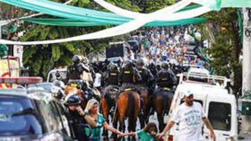الشرطة البرازيلية تفرق مشجعي «بالميراس» بعد خسارة فريقهم