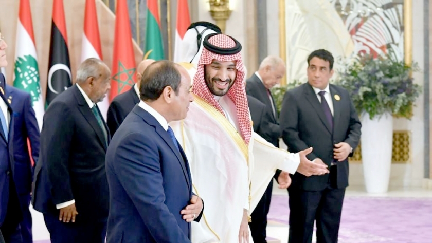 الرئيس «السيسى» والأمير محمد بن سلمان خلال فعاليات القمة العربية