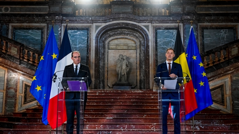 مؤتمر صحفي بين رئيسي الوزراء الفرنسي «يسار» والبلجيكي «يمين»