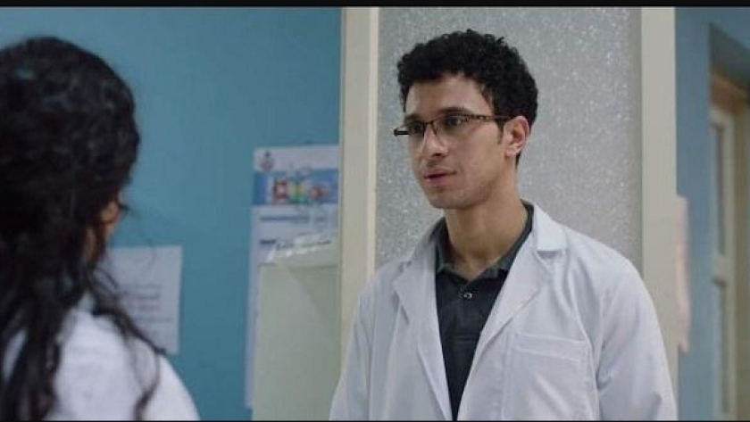 عصام عمر في مشهد من مسلسل بالطو