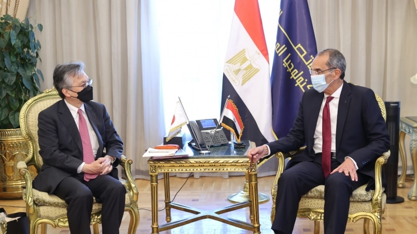 وزير الاتصالات والسفير اليابانى فى مصر