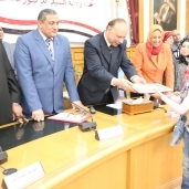 محافظ القاهرة يكرم الفائزين بالمسابقة الدينية