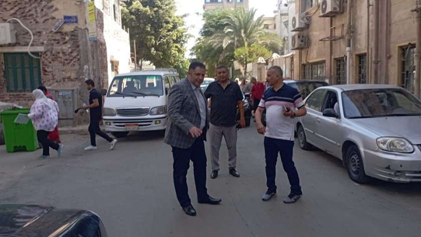 نائب محافظ القاهرة يتابع رفع كفاءة الشوارع
