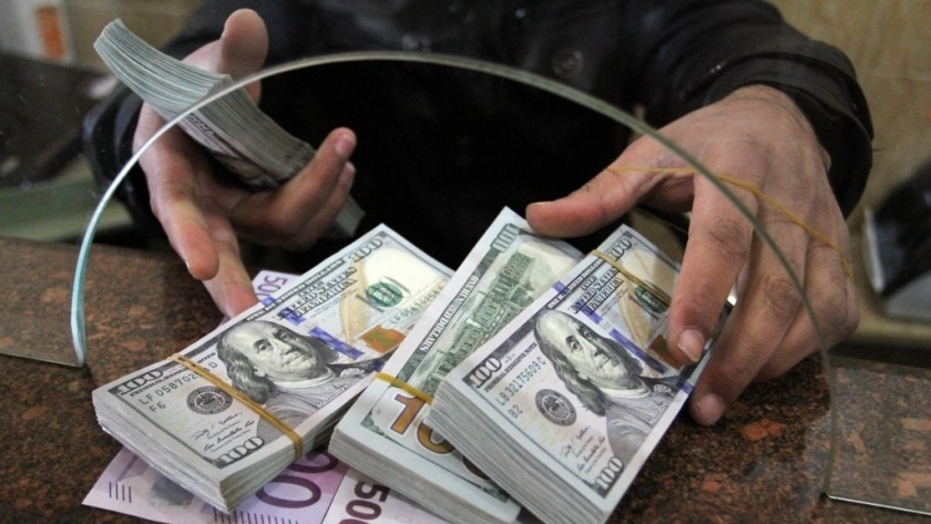 ارتفاع أسعار الدولار مقابل الجنيه في البنوك المصرية