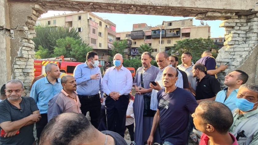 محافظ القاهرة يتفقد حريق الشرابية