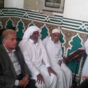 محافظ جنوب سيناء يلتقى بالمواطنين داخل جامع المنشية
