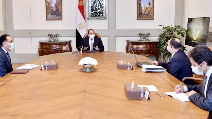 الرئيس السيسي خلال اجتماعه اليوم مع رئيس الوزراء ووزير المالية