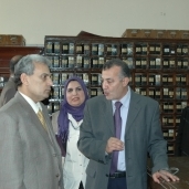 الدكتور جابر نصار في المكتبة القديمة