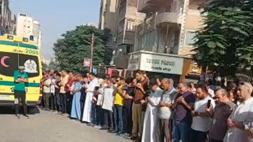 تشييع جثامين زوجين و3 أبناء ببني سويف لقوا مصرعهم في حادث تصادم بالبحيرة