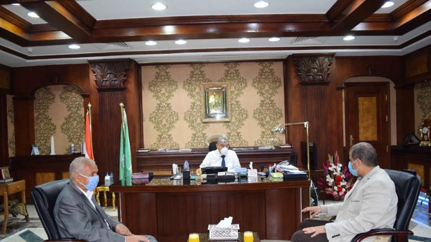 محافظ المنيا يستقبل السكرتير العام الجديد