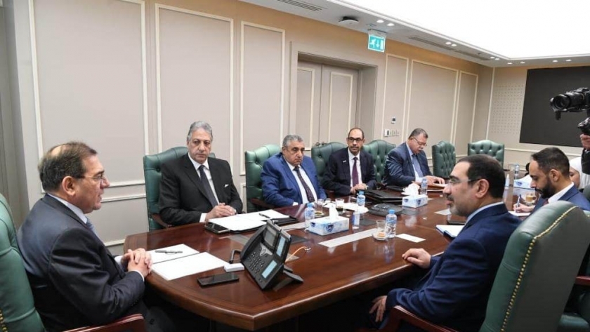 وزير البترول خلال اللقاء مع وفد الشركة الكويتية