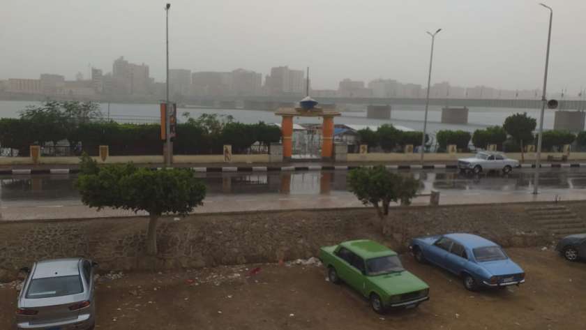 هطول امطار غزيرة علي مدينة سوهاج