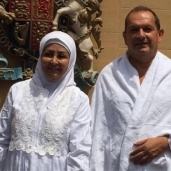 السفير البريطاني وزوجته بملابس الإحرام