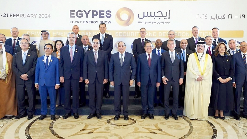 الرئيس السيسي في صورة تذكارية مع ضيوف مؤتمر «إيجبس 2024» اليوم